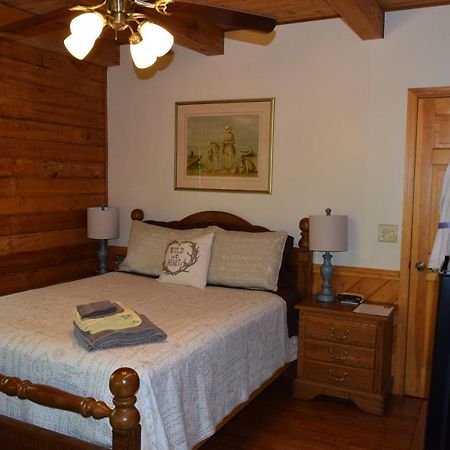Creekside Paradise Bed And Breakfast Robbinsville Exterior photo
