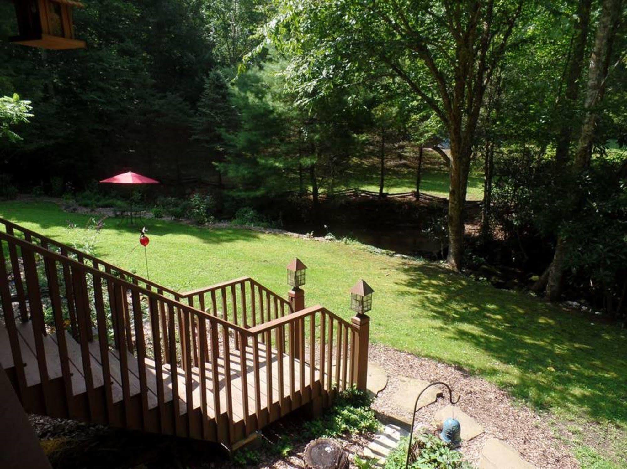 Creekside Paradise Bed And Breakfast Robbinsville Exterior photo