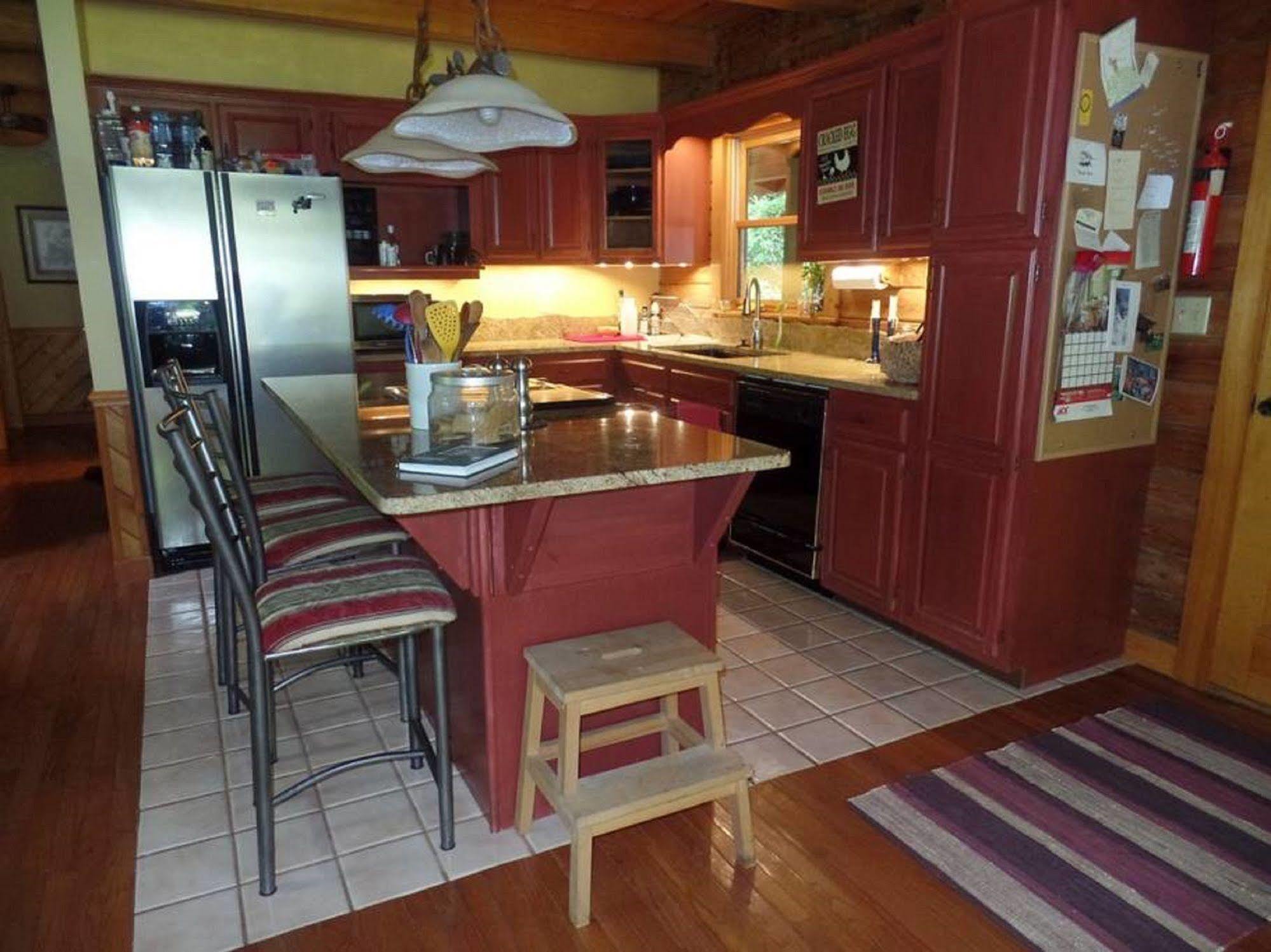 Creekside Paradise Bed And Breakfast Robbinsville Exterior photo