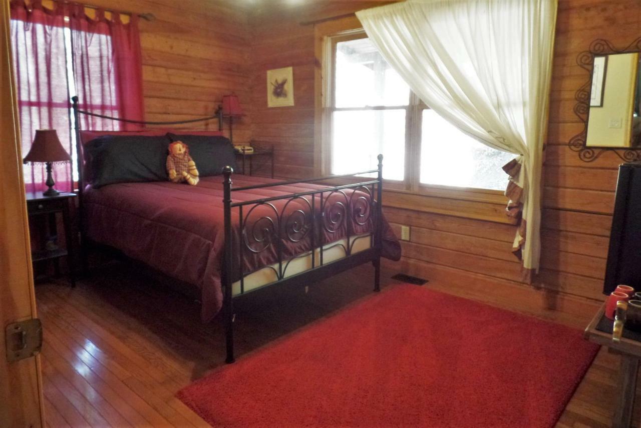 Creekside Paradise Bed And Breakfast Robbinsville Exterior photo