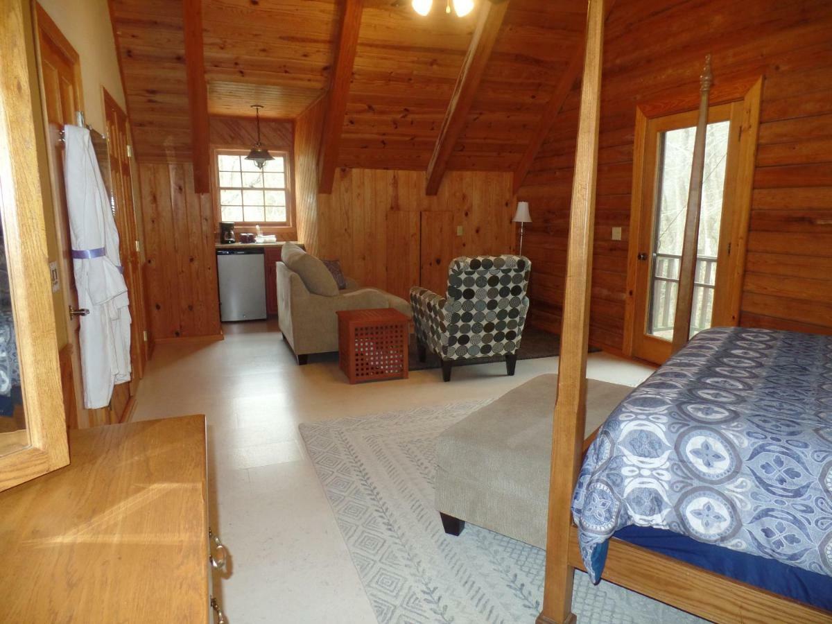 Creekside Paradise Bed And Breakfast Robbinsville Exterior photo