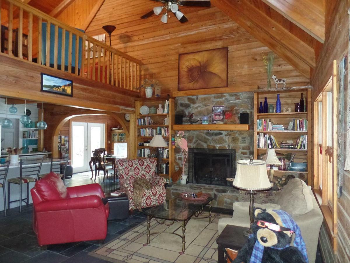 Creekside Paradise Bed And Breakfast Robbinsville Exterior photo