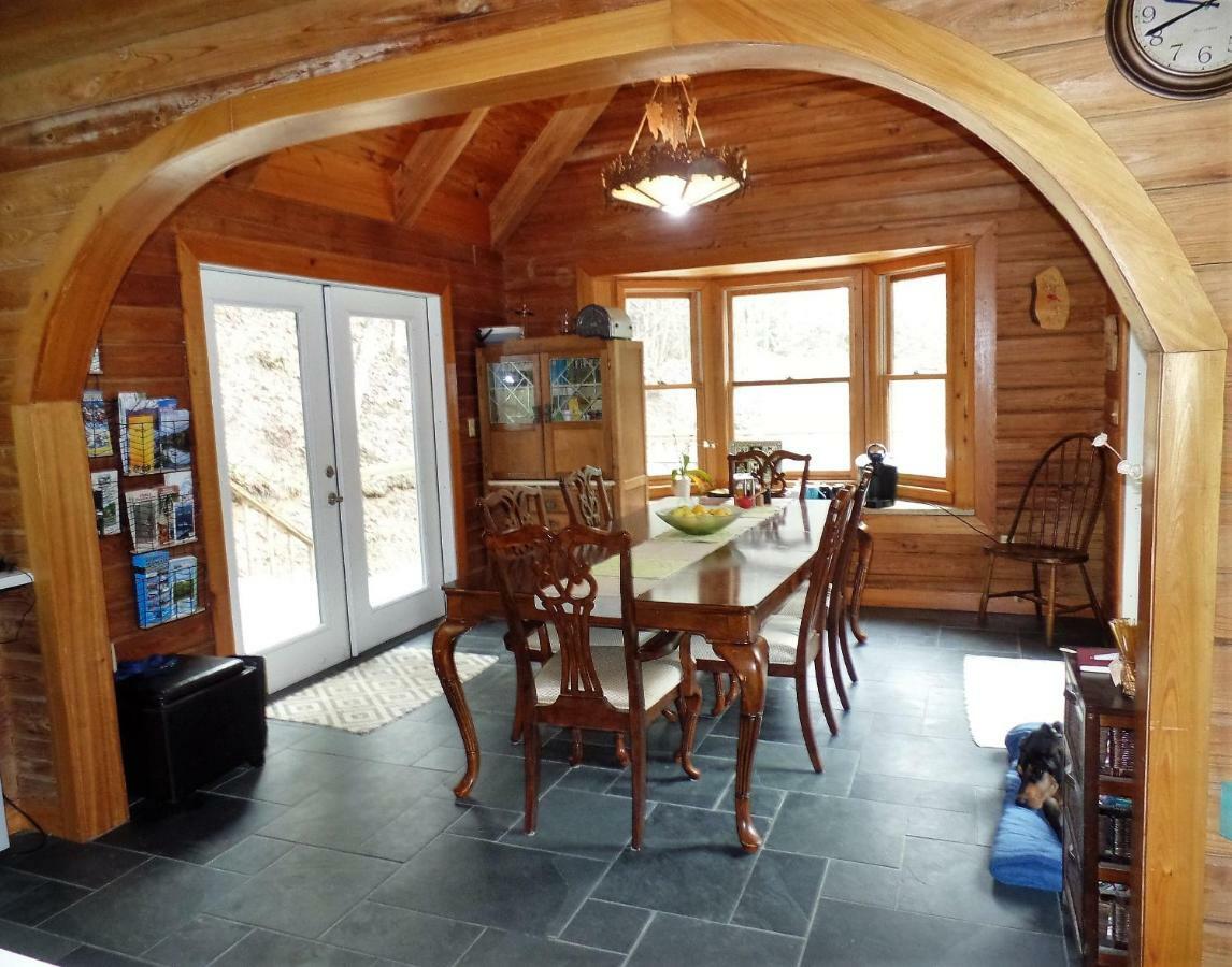 Creekside Paradise Bed And Breakfast Robbinsville Exterior photo