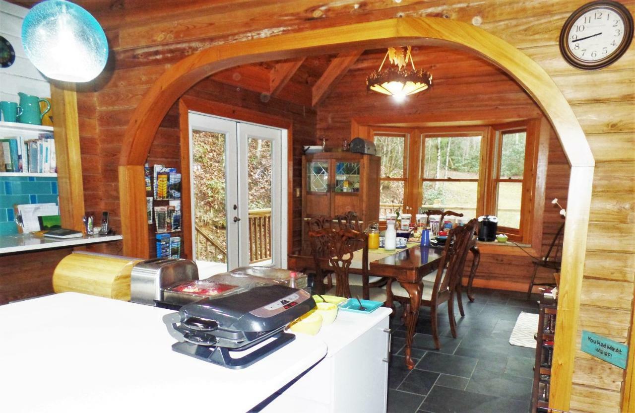 Creekside Paradise Bed And Breakfast Robbinsville Exterior photo